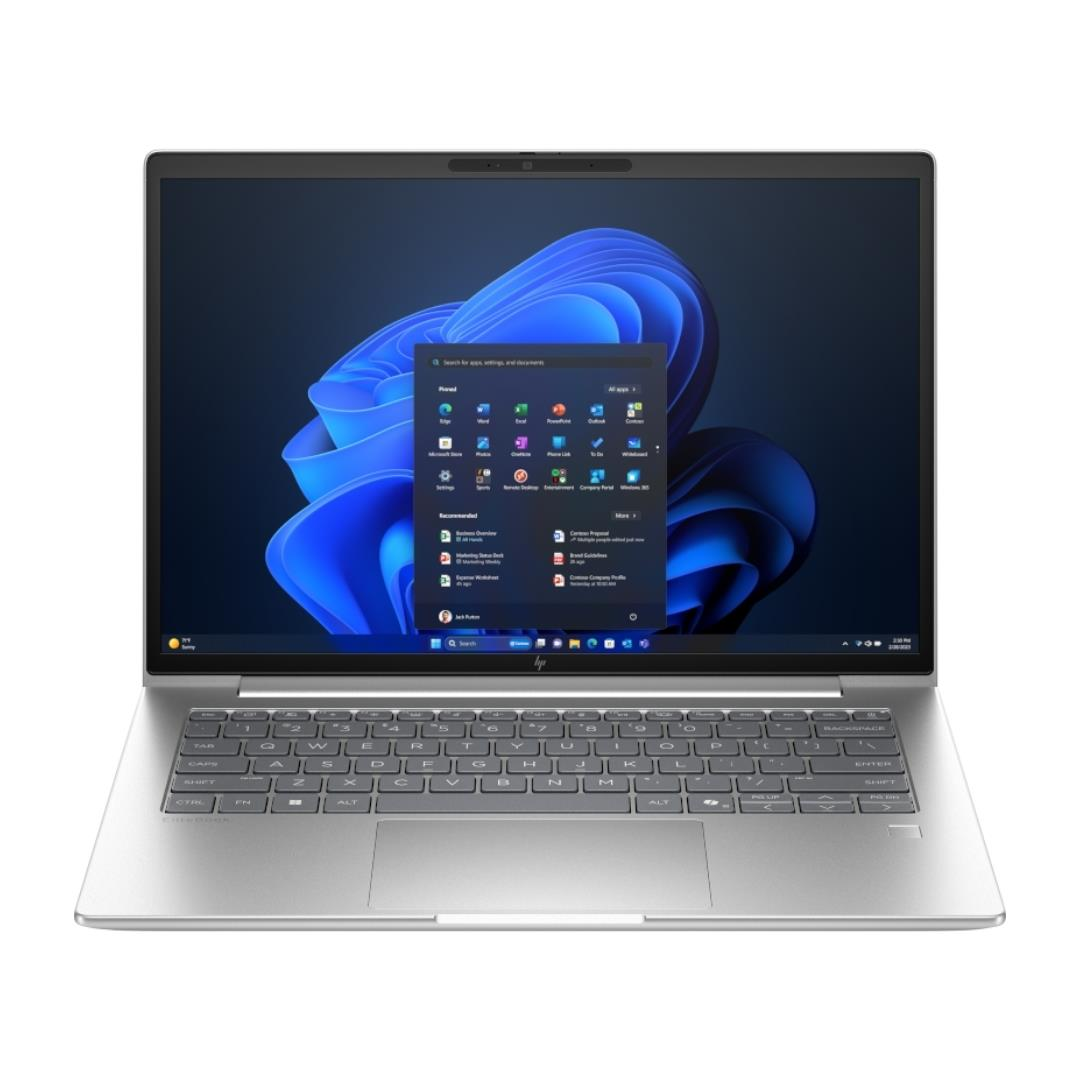 Windows 11 Başlat menüsünü gösteren açık ekranlı gümüş rengi bir dizüstü bilgisayar.
