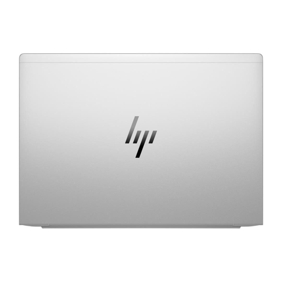 Gümüş HP dizüstü bilgisayar kasası, logo detaylı.