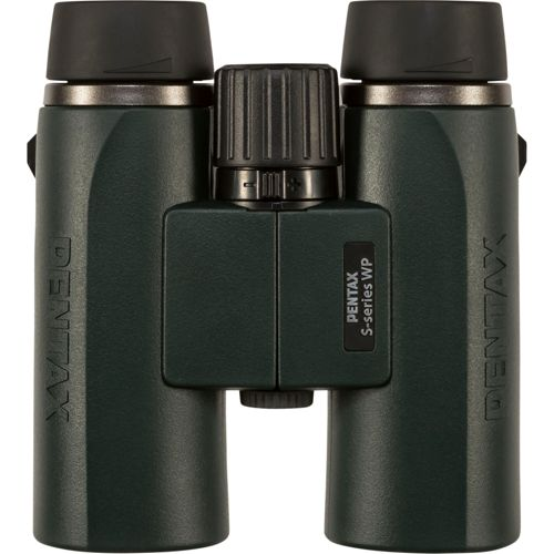 Dunkelgrüne Pentax S-Serie WP Fernglas mit schwarzer Kappe.