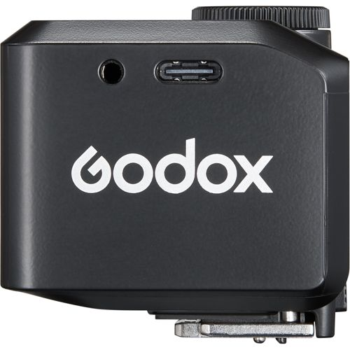 Schwarzer Godox-Blitz mit USB-C- und 3,5-mm-Anschlüssen, seitliche Ansicht.