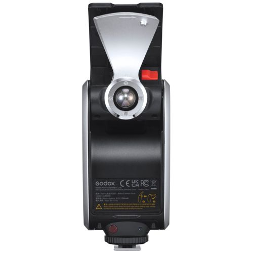 Un flash Godox nero e argento con pulsante rosso e riflettore argentato.