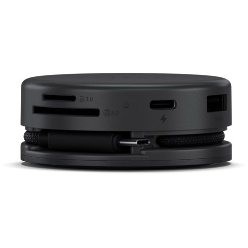 Schwarzer USB-C-Hub mit mehreren Anschlüssen, inkl. SD-Kartensteckplätzen und USB-A.