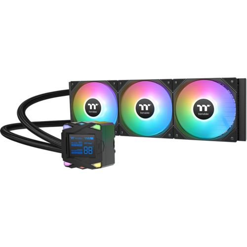 Een zwarte computer vloeistofkoeler met drie RGB-ventilatoren en een digitaal display.