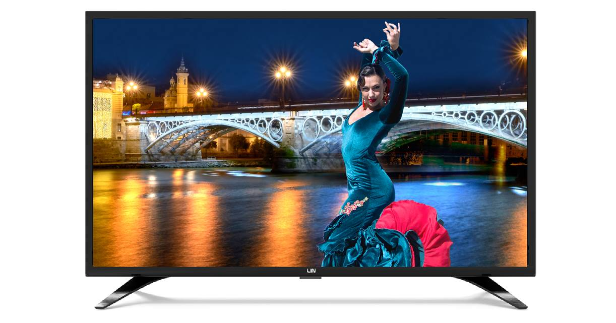 Tancerka flamenco przed mostem nocą
