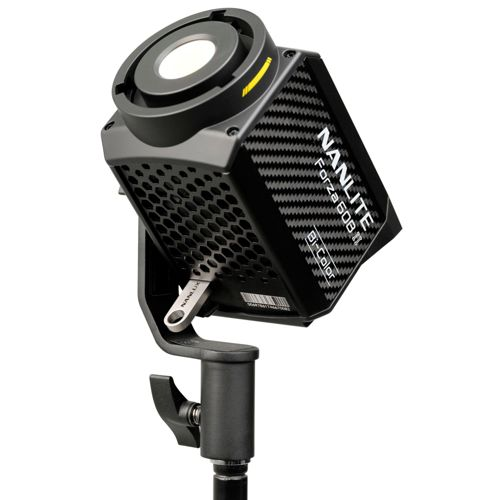 Ein schwarzer Bi-Color LED-Scheinwerfer mit Wabenmuster und silbernem Bügel auf einem Stativ.