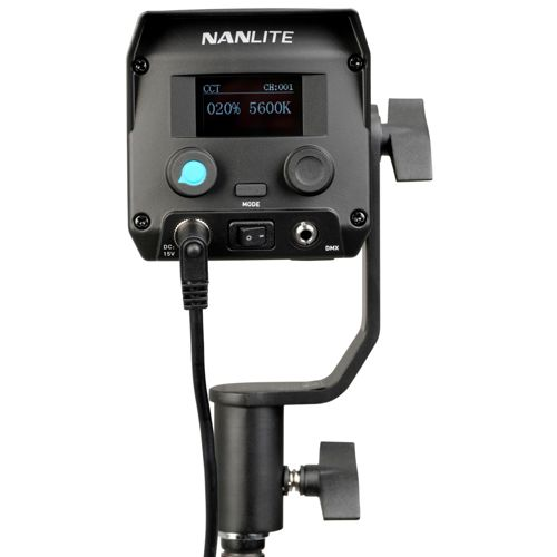 Schwarzes Nanlite-Licht mit LCD-Display, das 020% 5600K anzeigt.
