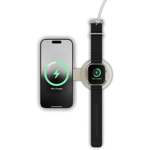 Ein Smartphone und eine Smartwatch werden auf einem Ladegerät geladen.