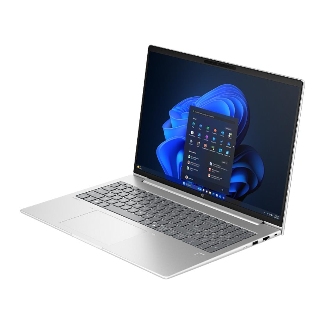 Ekranı açık, Windows 11 duvar kağıdı gösteren gümüş renkli bir dizüstü bilgisayar.