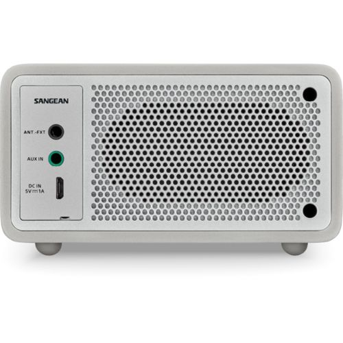 Radio Sangean grigia con griglia altoparlante e porte.
