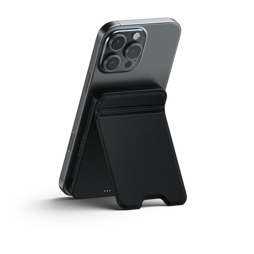 Una custodia nera per telefono con supporto integrato è attaccata a uno smartphone grigio.