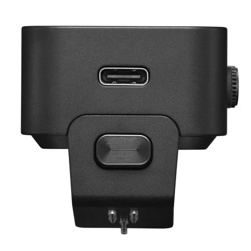 Zwart apparaat met USB-C poort, knop en pinnen.