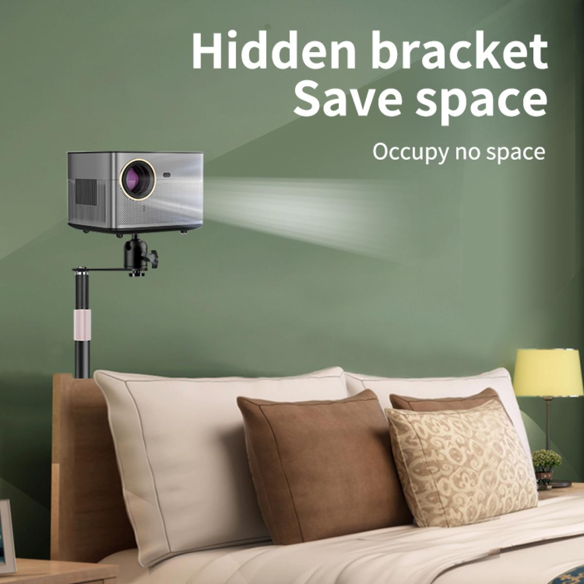 Ein Projektor ist an einem Halter über einem Bett montiert. Grüne Wand.