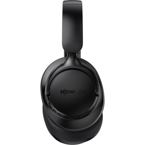 Schwarze Kopfhörer mit BOOMPODS-Logo auf den Ohrmuscheln.