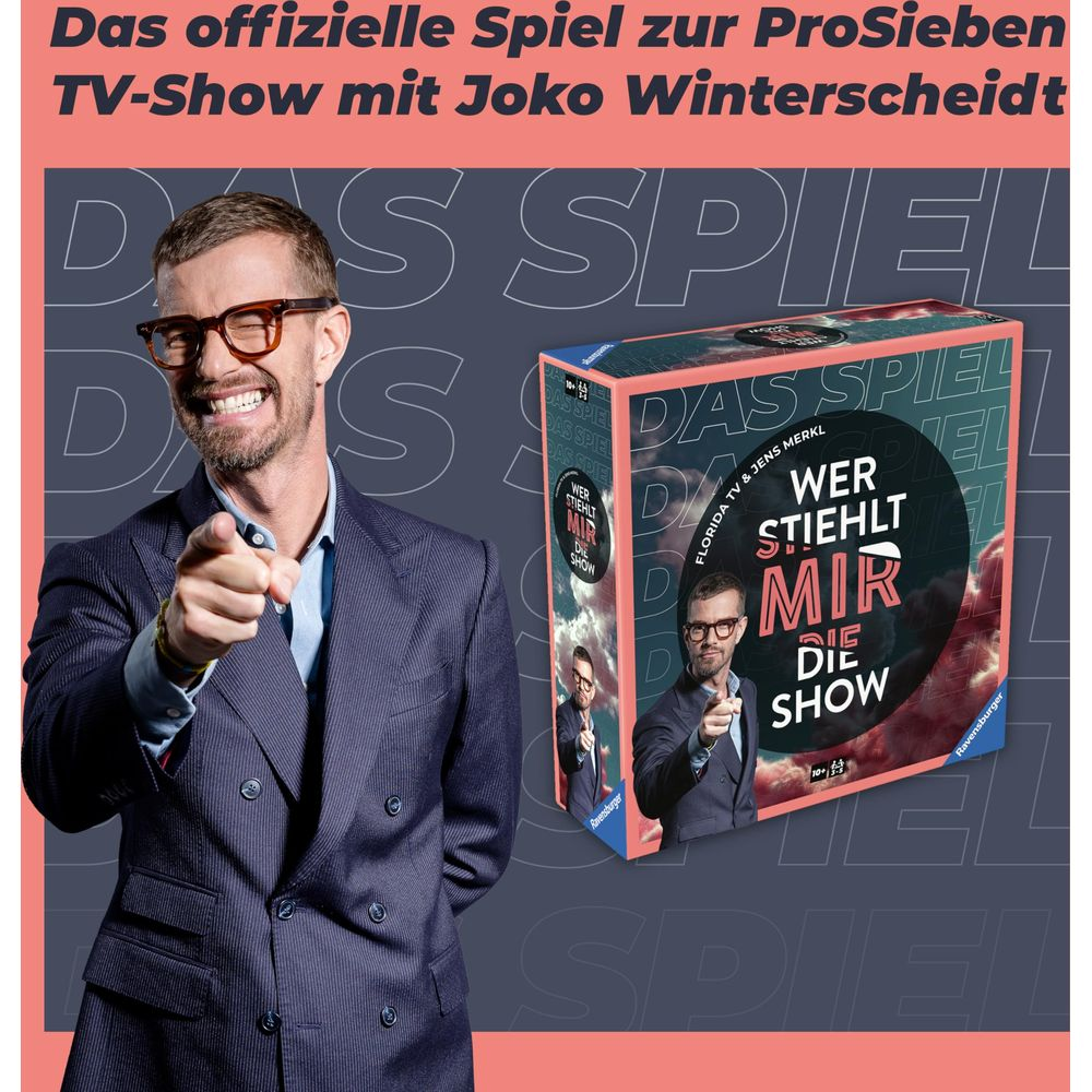 Uomo in abito ti indica, accanto alla scatola del gioco "Wer stiehlt mir die Show?"