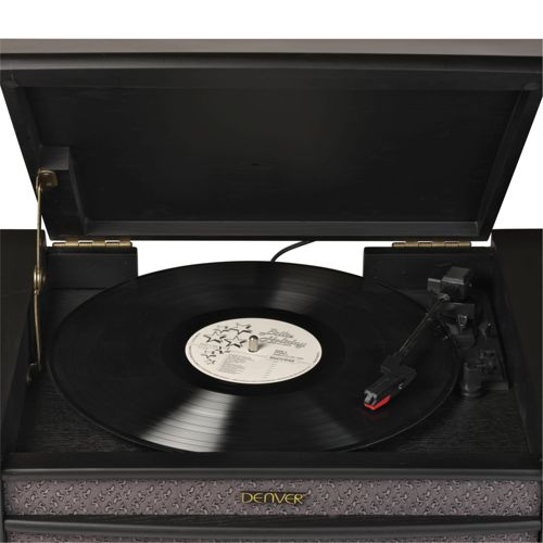 Een zwarte platenspeler met een vinylplaat en toonarm.
