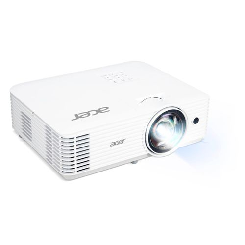 Een witte Acer projector met een brandende lens op witte achtergrond.