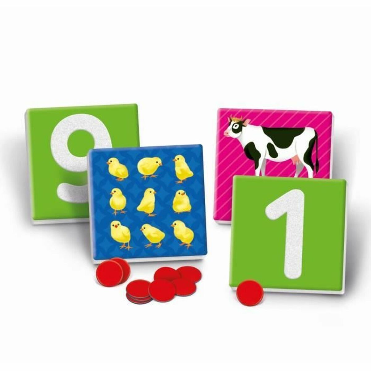 Juguetes: Números 1 y 9, vacas, pollitos y fichas rojas.