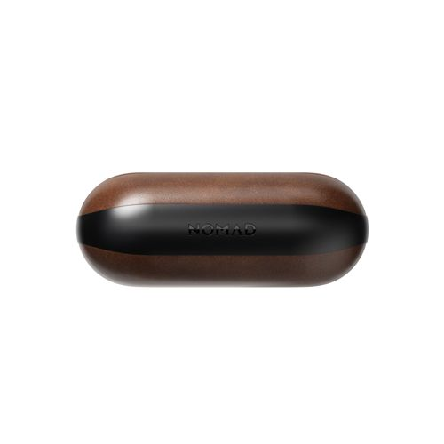 Ein braunes Etui mit schwarzem Band und dem NOMAD-Logo, auf weißem Hintergrund.