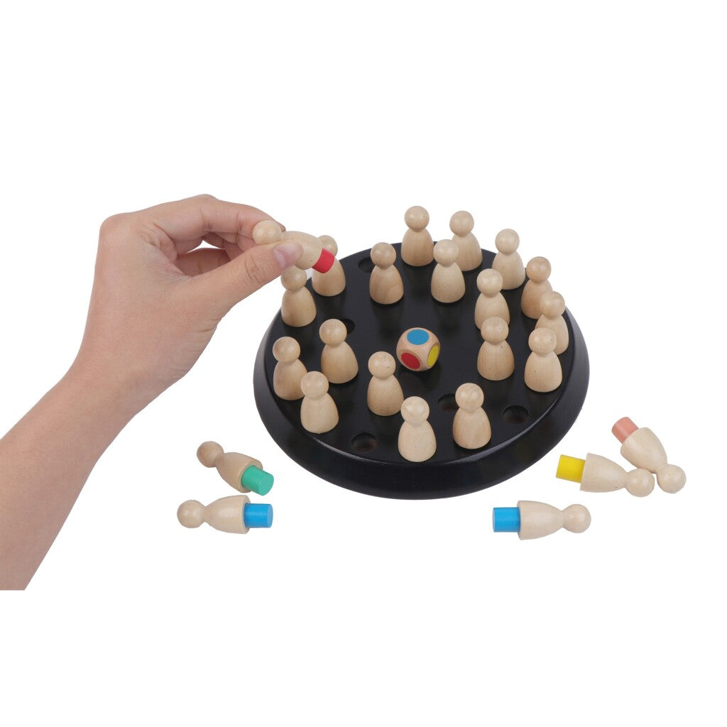 Gioco di pioli in legno su base nera, con dadi e pioli colorati.
