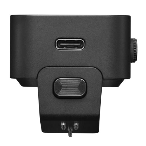 Zwart elektronisch apparaat met USB-C-poort en knop.