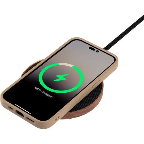 Ein Smartphone mit beigem Gehäuse lädt auf einer Holz-Ladestation. 86% geladen.