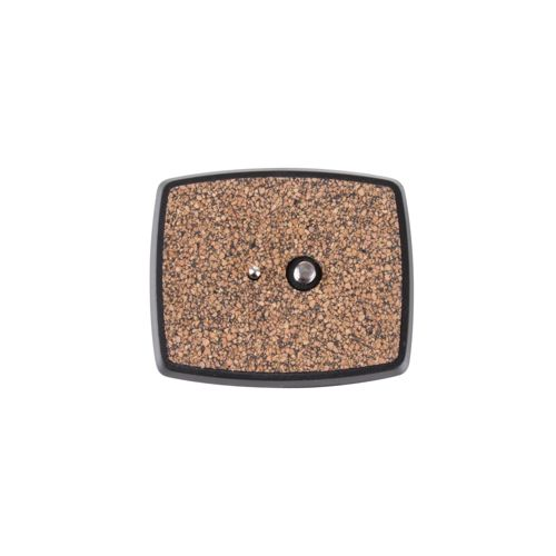 Una placa rectangular para trípode de cámara con superficie de corcho y tornillo central.