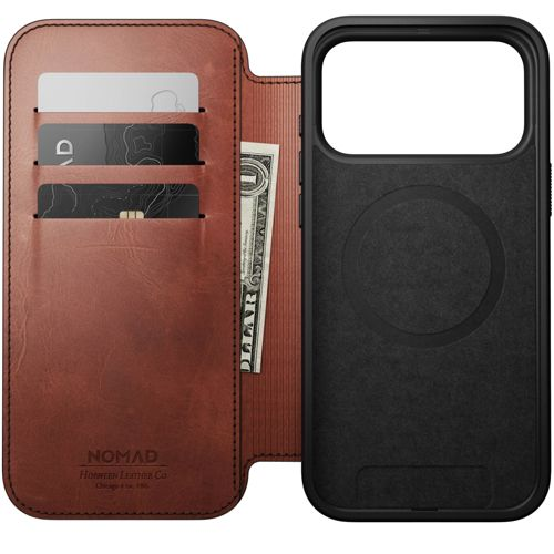 Custodia a portafoglio in pelle marrone con fessure per carte e banconota accanto a cover nera.