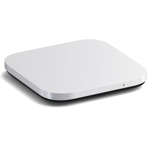 Un pad di ricarica wireless bianco e quadrato con bordo argentato su sfondo bianco.