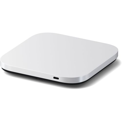Un caricabatterie wireless bianco e piatto con bordo argentato e porta USB-C.