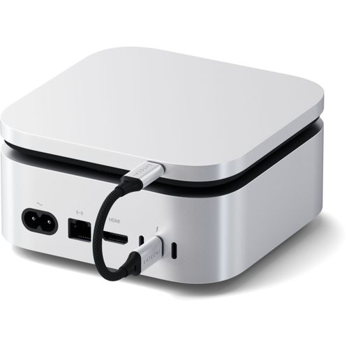 Un computer bianco con due cavi collegati sul retro.