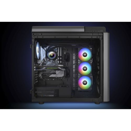 Offener PC-Gehäuse mit RGB-Lüftern, GPU und Netzteil. Beleuchtete Komponenten.