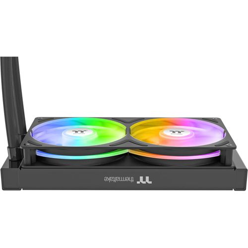 Ein schwarzes Thermaltake-Lüfter-Kit mit zwei RGB-Lüftern auf weißem Hintergrund.