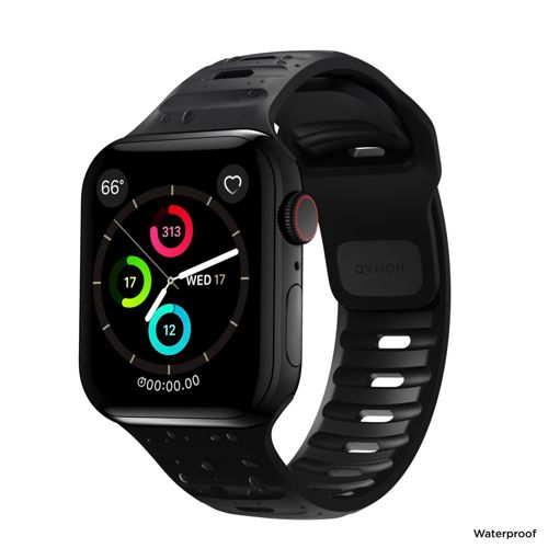 Montre connectée noire avec bracelet noir, affiche l'heure, la date et les métriques.