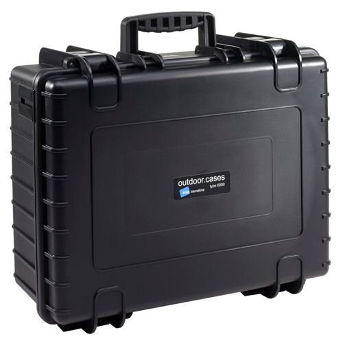 Eine schwarze Hartschalen-Outdoor-Tasche mit Tragegriff und Riegeln.