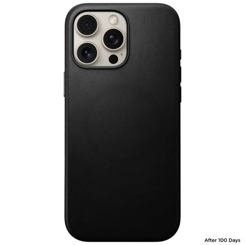Custodia nera per iPhone con tripla fotocamera posteriore.