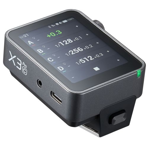 Grijs elektronisch apparaat met scherm, toont instellingen A, B, C, D.