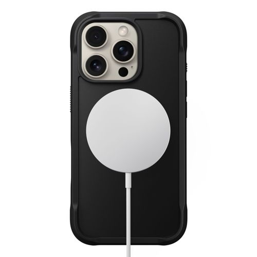 Schwarzes iPhone mit MagSafe-Ladegerät und drei Kameras.