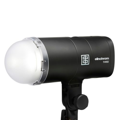 Une tête de flash Elinchrom noire avec un diffuseur blanc et un support.