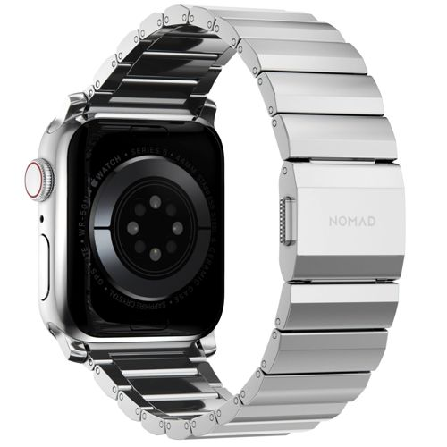 Un Apple Watch plateado con banda de metal Nomad.