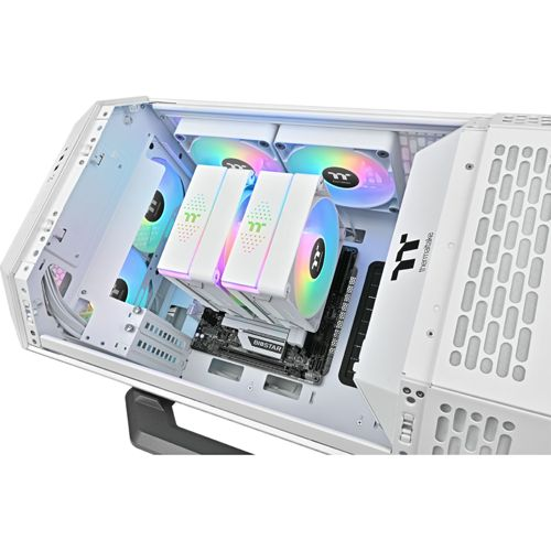 Un case bianco per computer con ventole RGB e componenti.