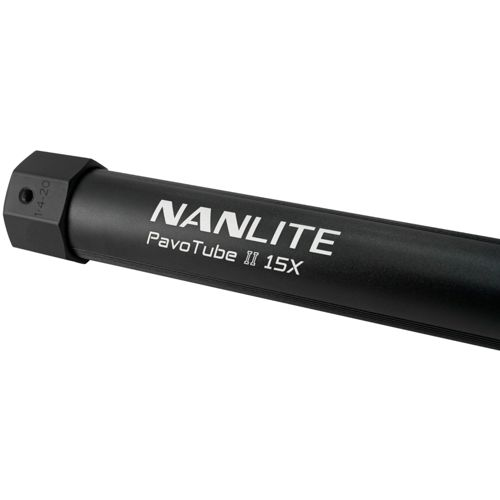 Schwarzer Nanlite PavoTube II 15X mit 1/4-20 Gewindeanschluss.