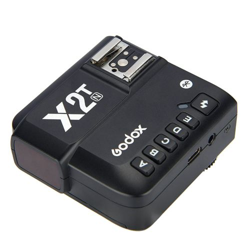 Schwarzer Godox X2T Kamera-Blitztrigger mit Tasten A-E und Blitzschuh.