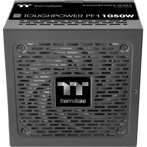 Czarny zasilacz Thermaltake z kratką wentylatora i logo.