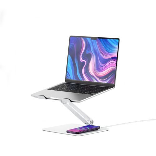 Ein silberner Laptop steht auf einem weißen Ständer über einem Smartphone.