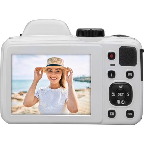Appareil photo blanc avec écran : femme au chapeau de paille sur la plage.
