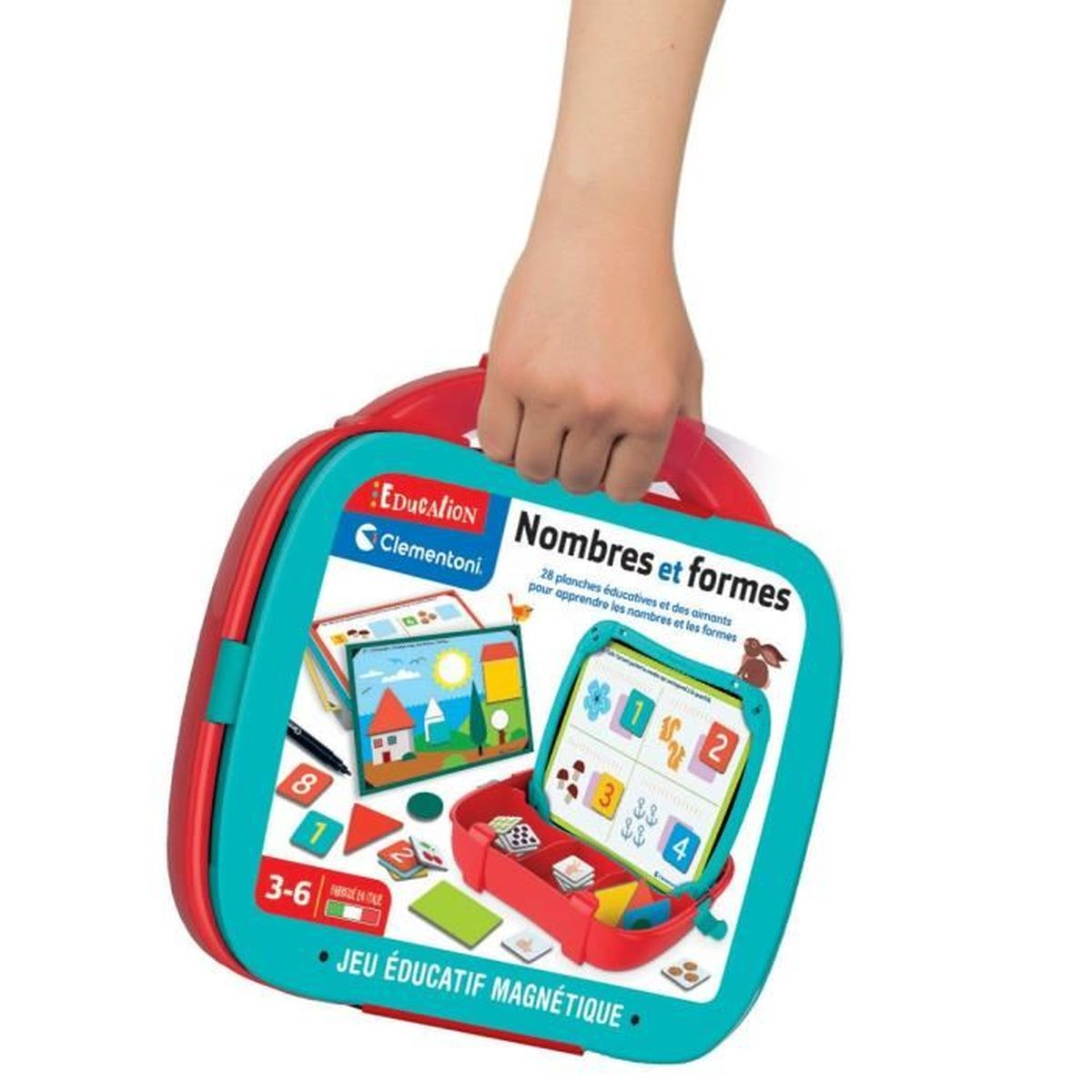Un niño sostiene una caja de juguetes roja y turquesa con números y formas.