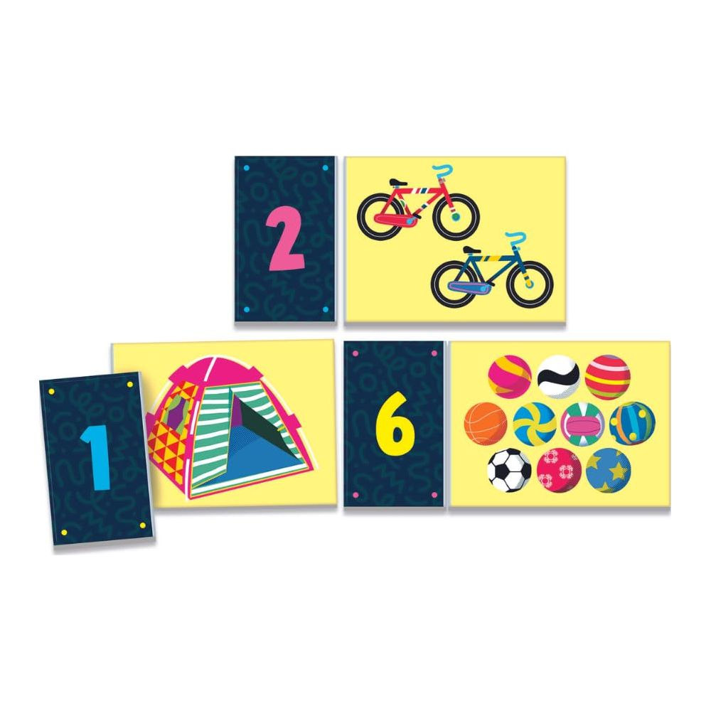 Una tienda de campaña, dos bicicletas y pelotas de colores.