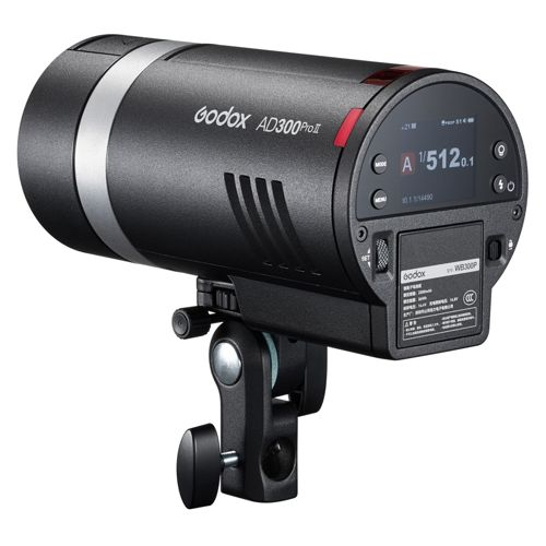 Schwarzer Godox AD300Pro Blitzkopf mit silbernem Ring und LCD-Display auf einem Stativ.