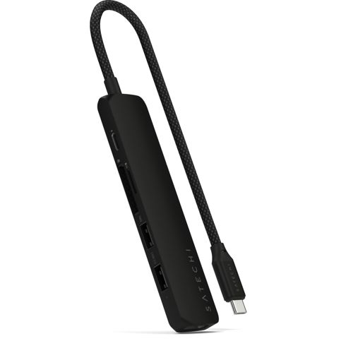 Schwarzer USB-C-Hub mit mehreren Anschlüssen und geflochtenem Kabel.