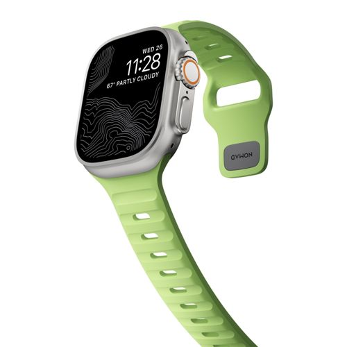 Uno smartwatch verde con cassa argentata mostra ora e meteo.